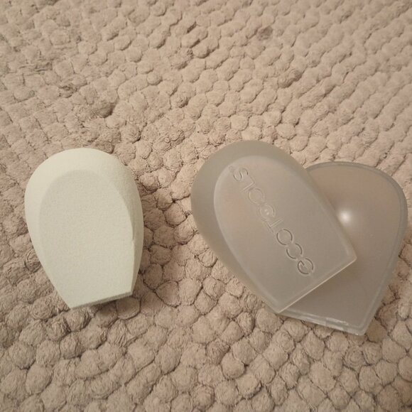 NEW Ecotools makeup blender and travel case - Picture 1 of 3